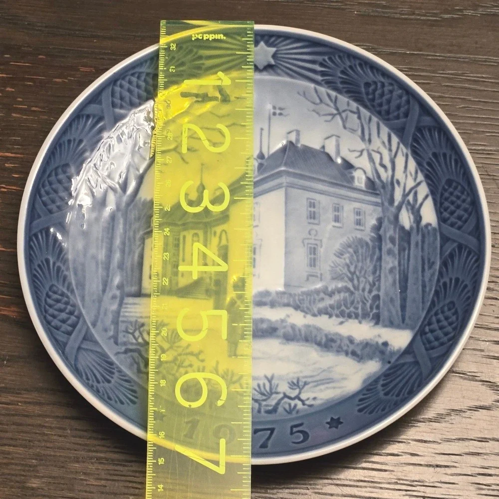 1975 Royal Copenhagen Queen's Residence Blue White Porcelain Collector Plate